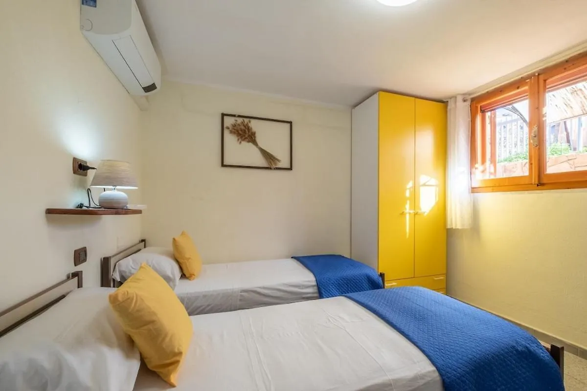Appartement 1-Minute Walk To The Beach- Large Equipped House Marongiu Italië