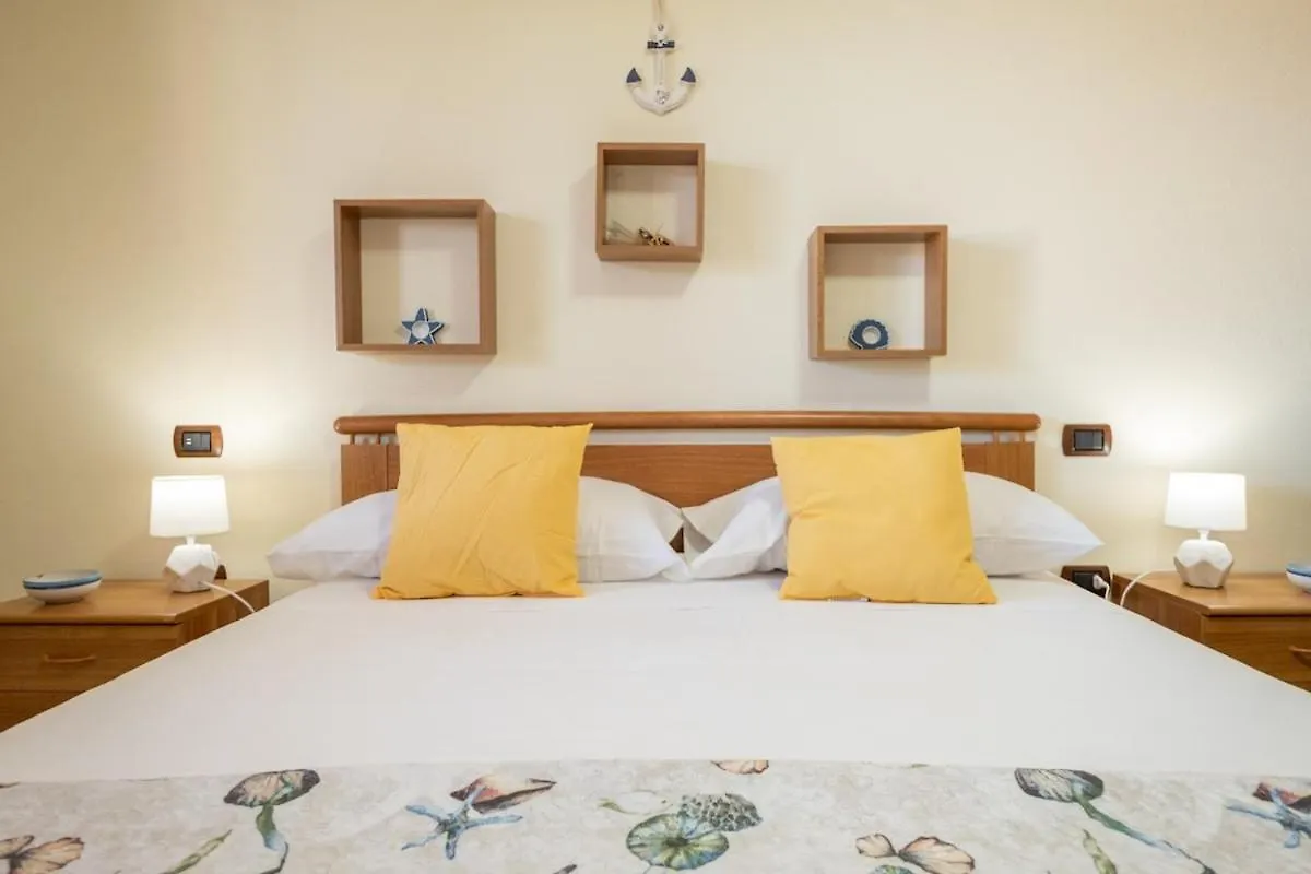 1-Minute Walk To The Beach- Large Equipped House Marongiu Appartement