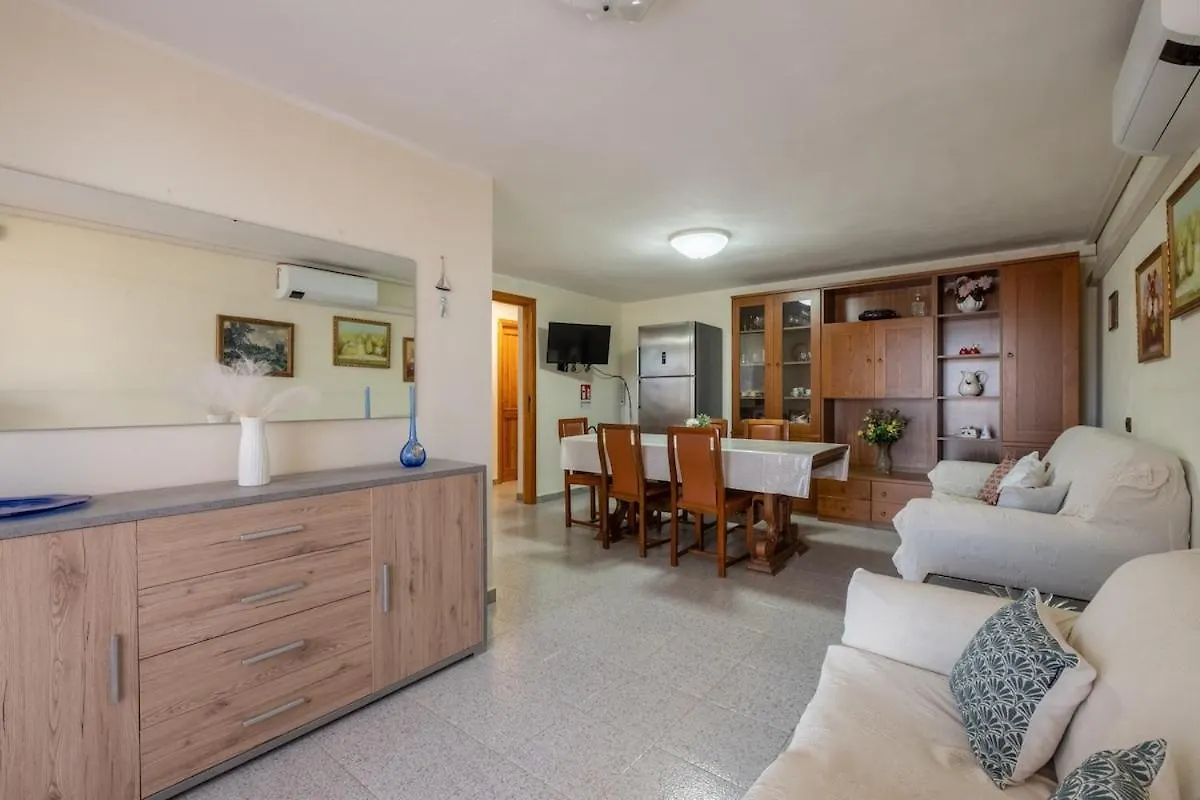 1-Minute Walk To The Beach- Large Equipped House Marongiu 0*,  Italië